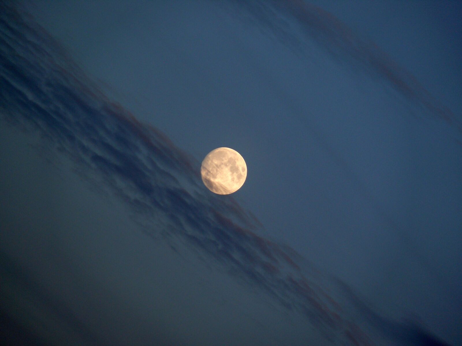 Leica V-LUX 1 sample photo. Moon, moonlight, night photography