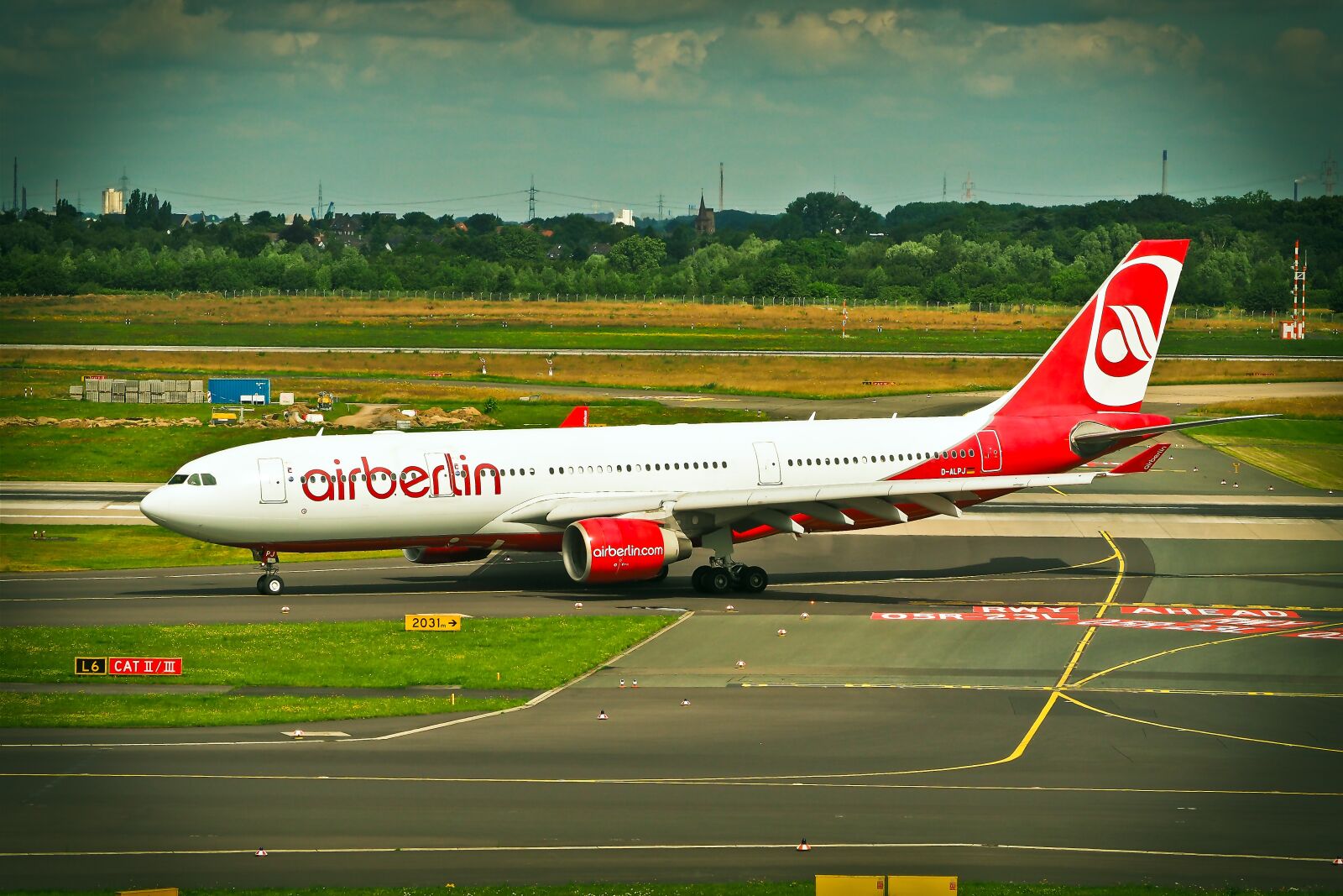 Olympus OM-D E-M10 sample photo. Aircraft, airport, departure photography