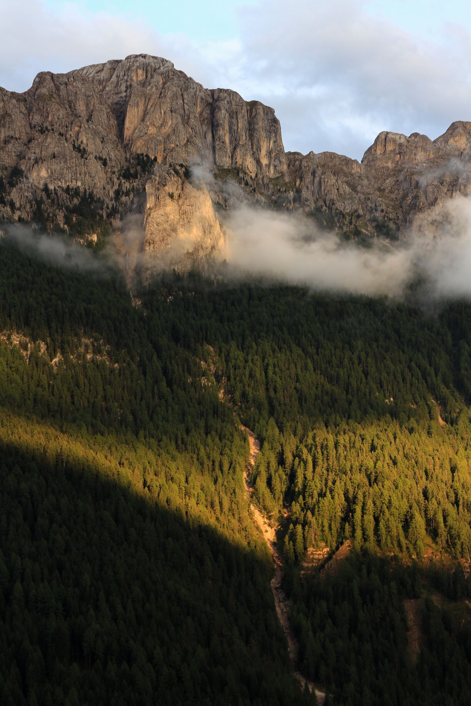 Canon EOS 650D (EOS Rebel T4i / EOS Kiss X6i) + Canon EF 50mm F1.8 II sample photo. Mountain, dolomites, lights photography