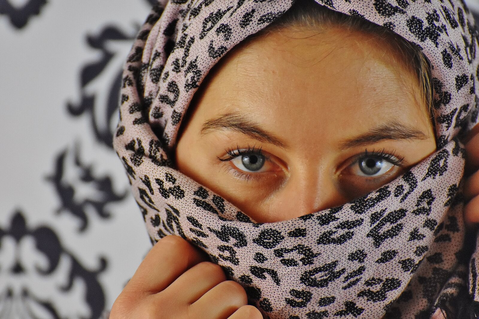 Nikon D7200 sample photo. Woman, headscarf, view photography