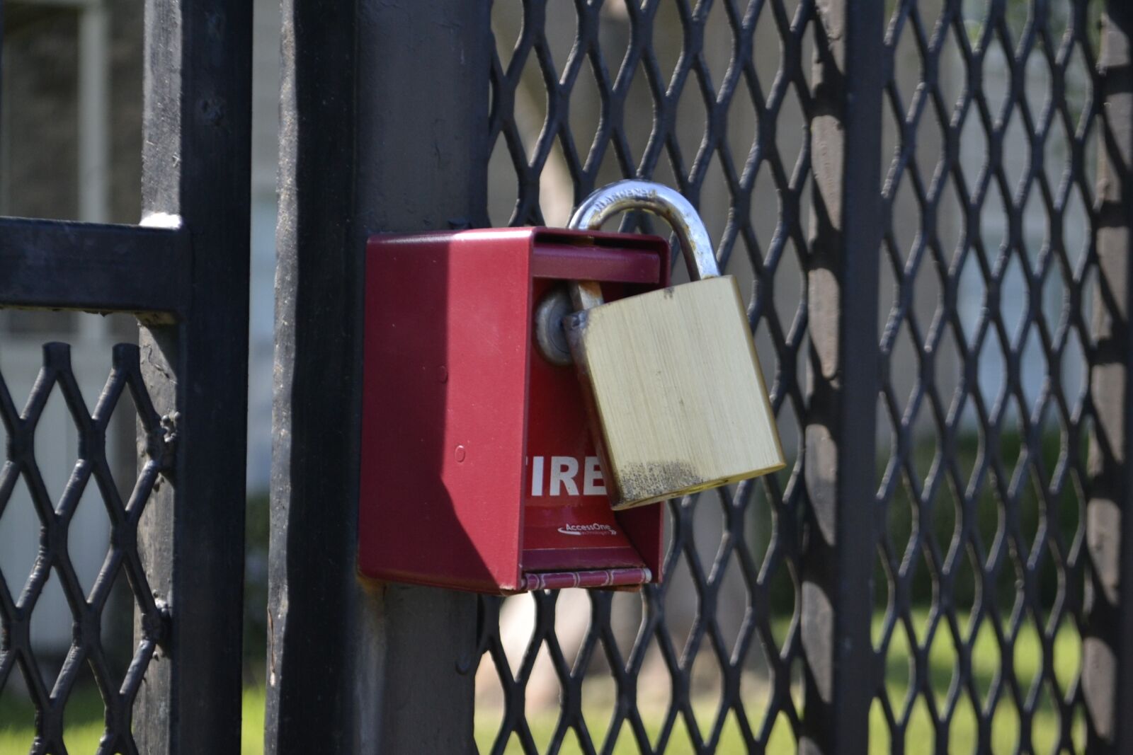 Nikon D3100 sample photo. Lock, red, gate photography