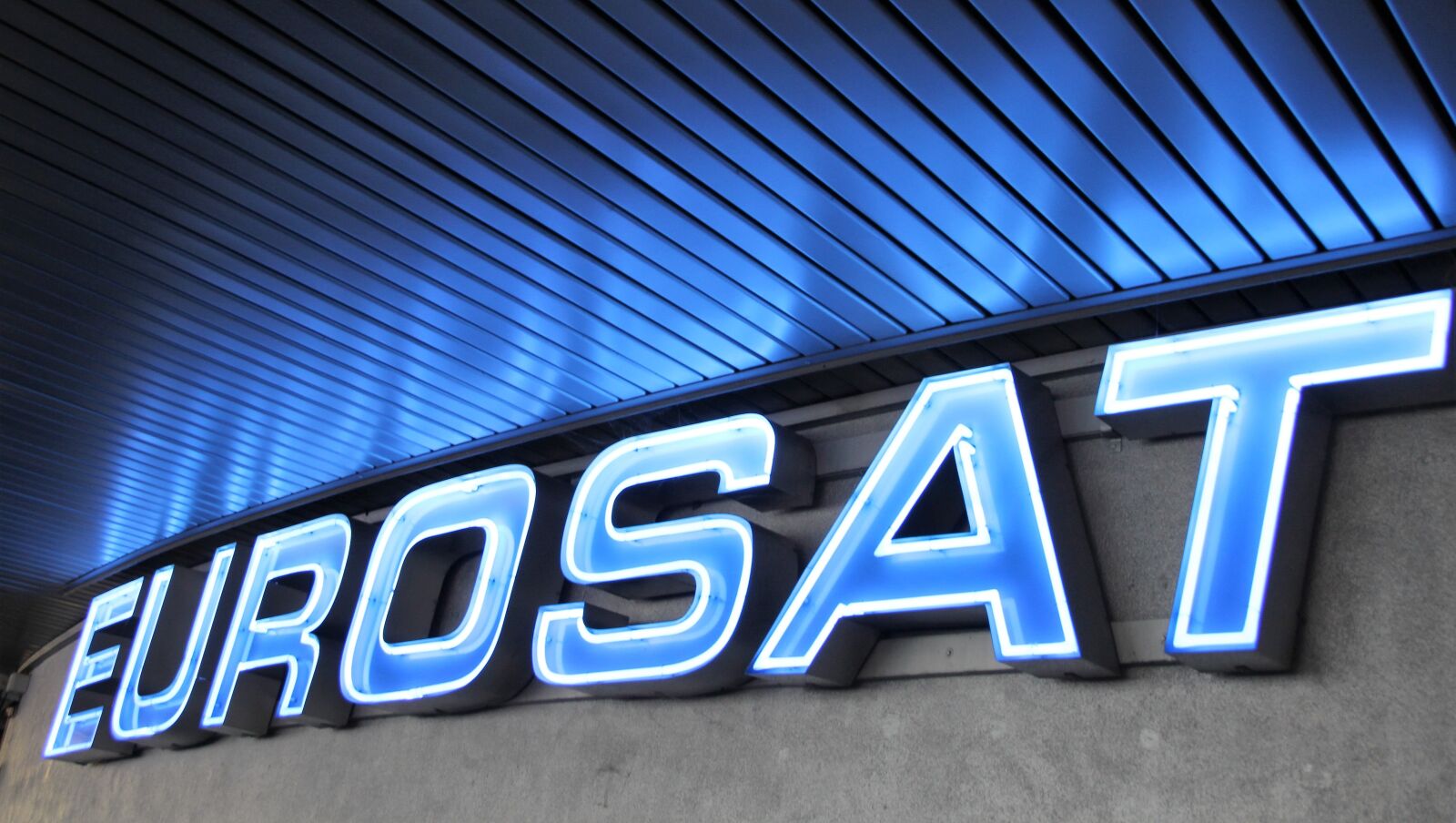 Canon EOS 600D (Rebel EOS T3i / EOS Kiss X5) sample photo. Eurosat, roller coaster, lettering photography