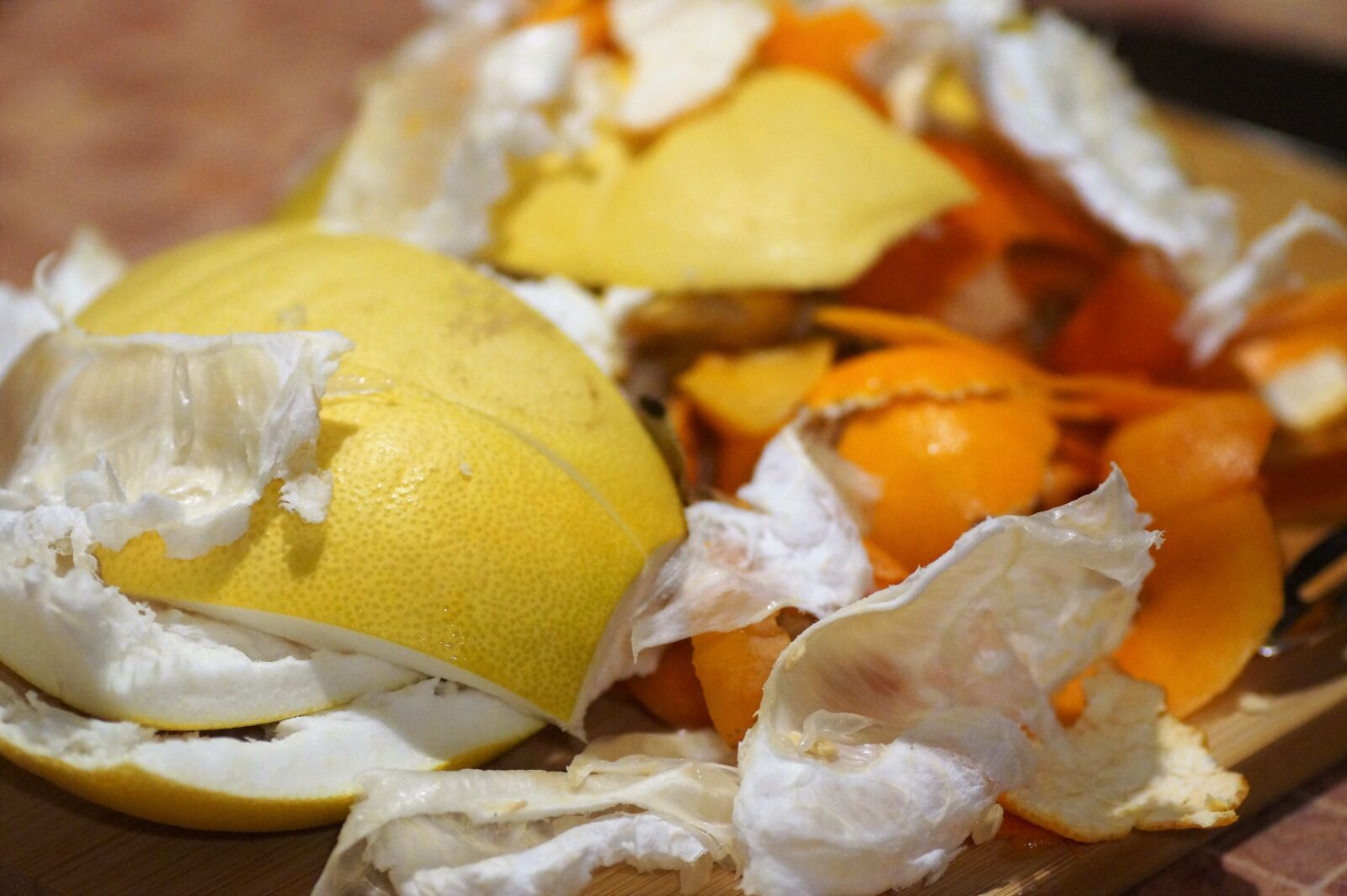 Sony SLT-A58 sample photo. Fruit, peels, waste photography