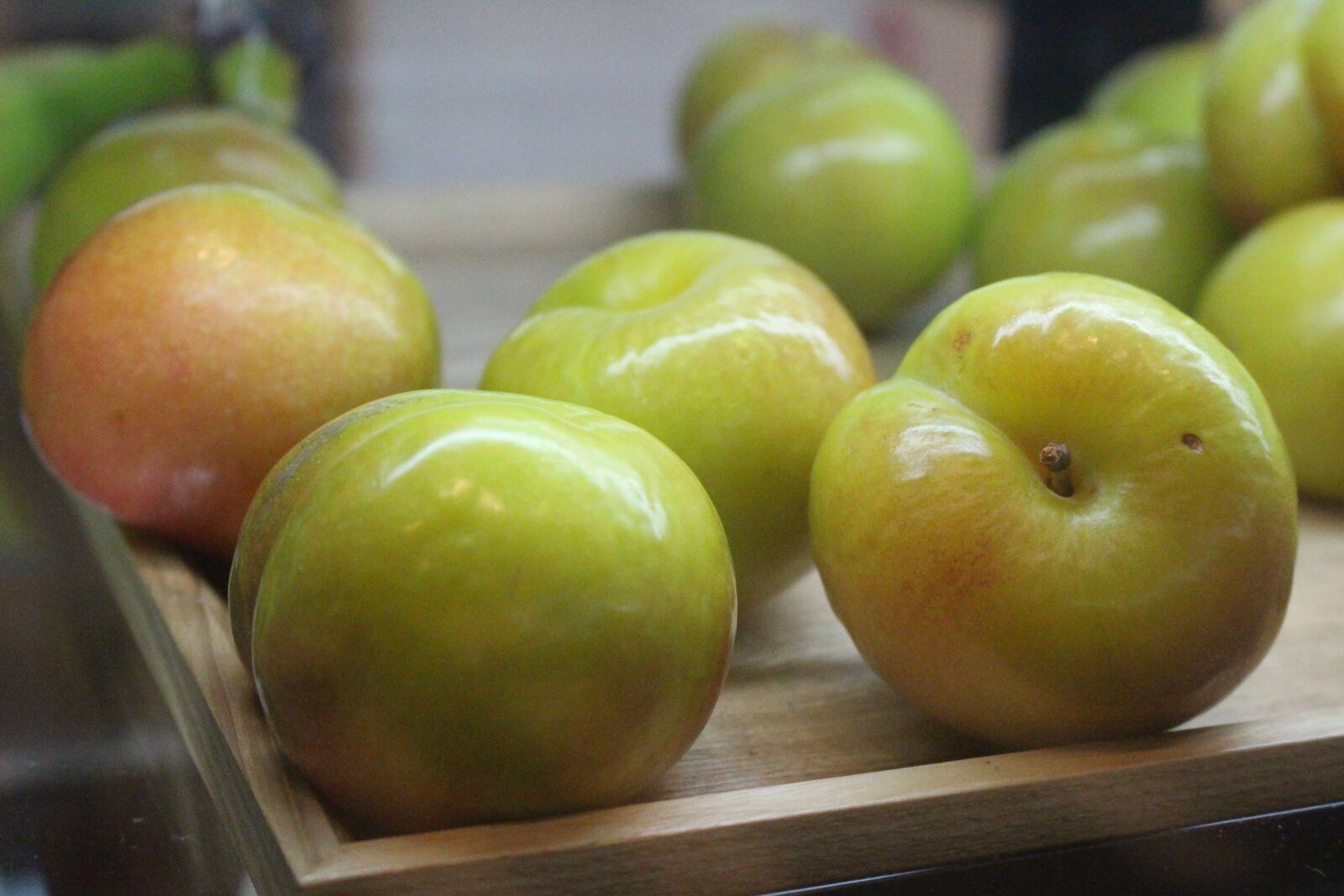 Canon EOS 100D (EOS Rebel SL1 / EOS Kiss X7) sample photo. Yellow plums, plum, fruit photography