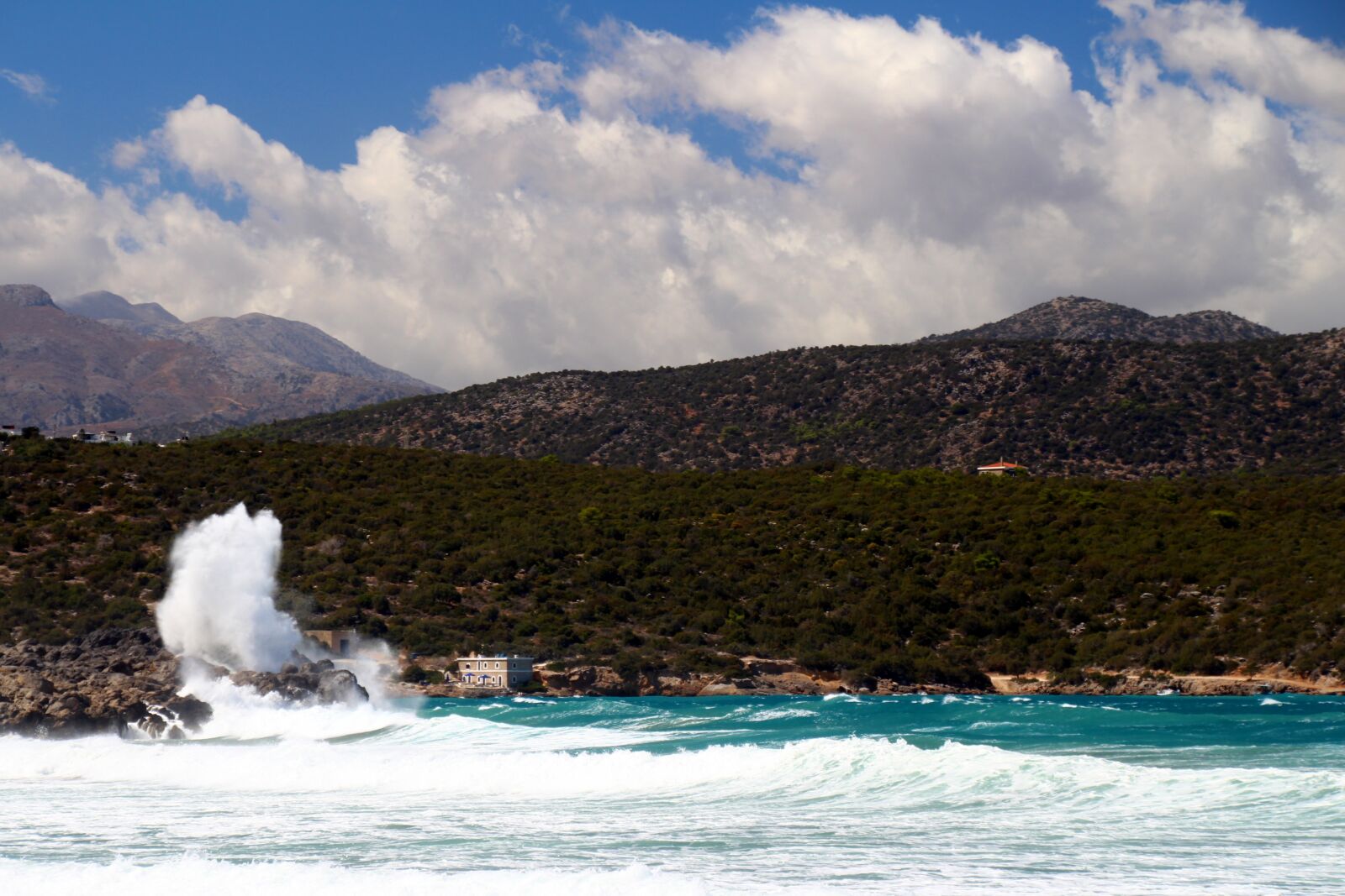 Canon EOS 700D (EOS Rebel T5i / EOS Kiss X7i) sample photo. Water fountain, strong surf photography