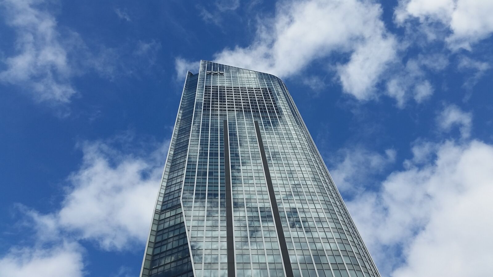Samsung Galaxy S5 sample photo. Skyscraper, reflection, tokyo photography