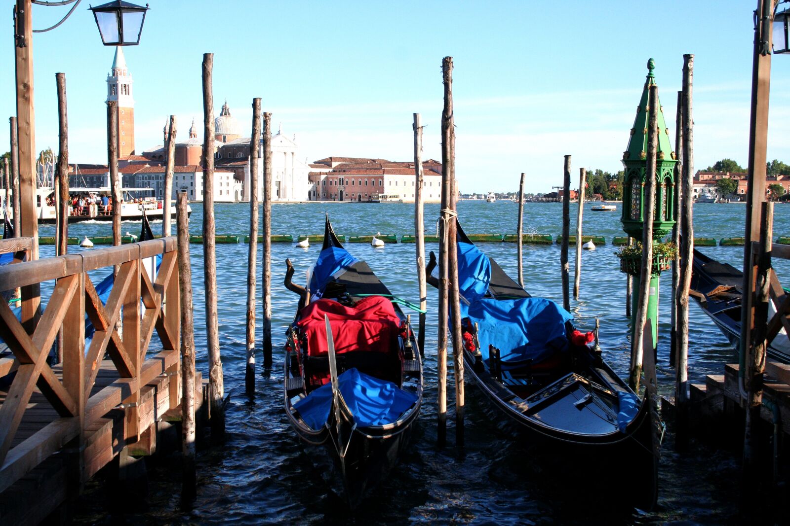Canon EOS 350D (EOS Digital Rebel XT / EOS Kiss Digital N) sample photo. Venice italy, gondolas, lamp photography
