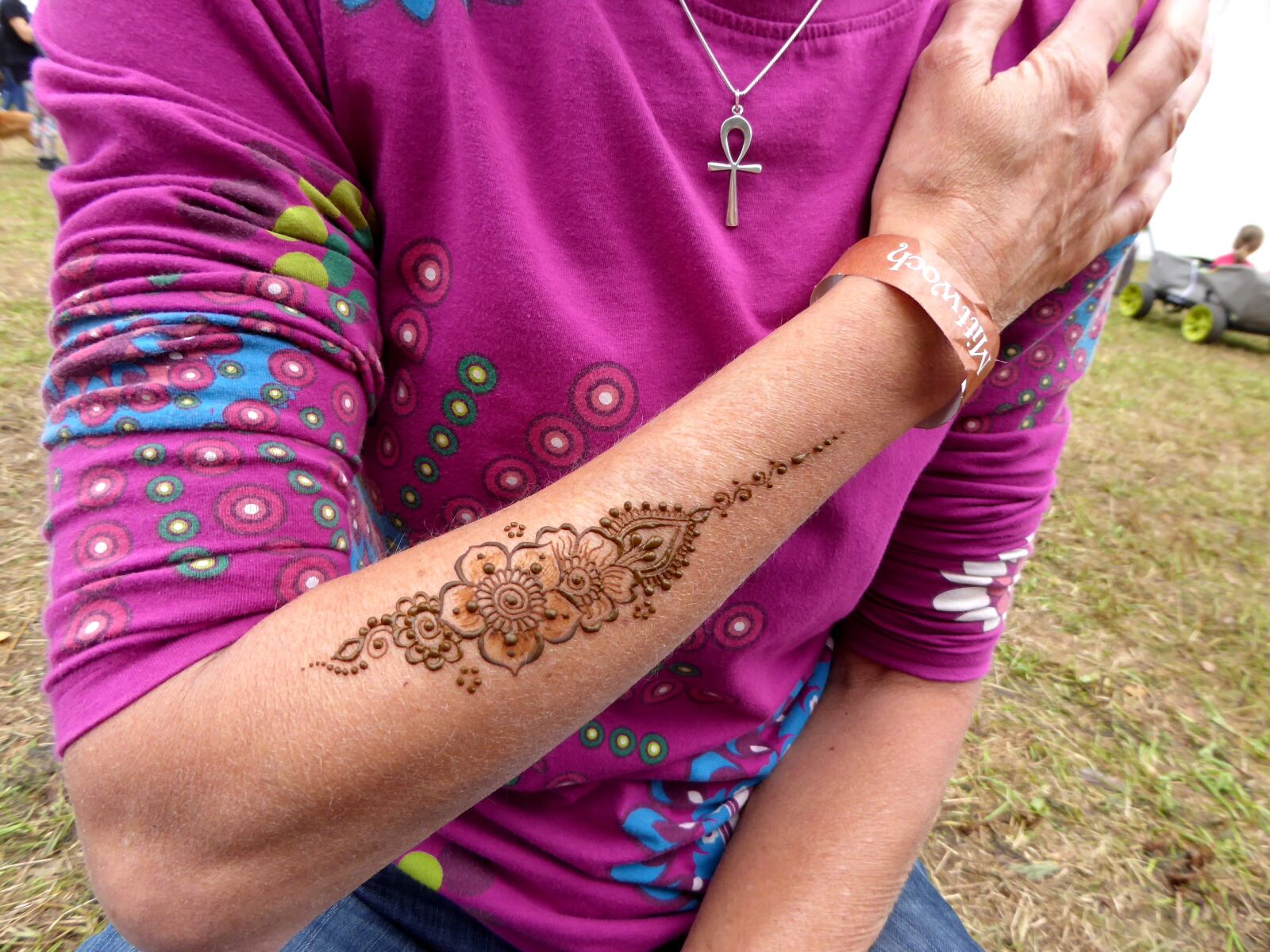 Panasonic DMC-TZ61 sample photo. Tattoo, jewellery, henna tattoo photography