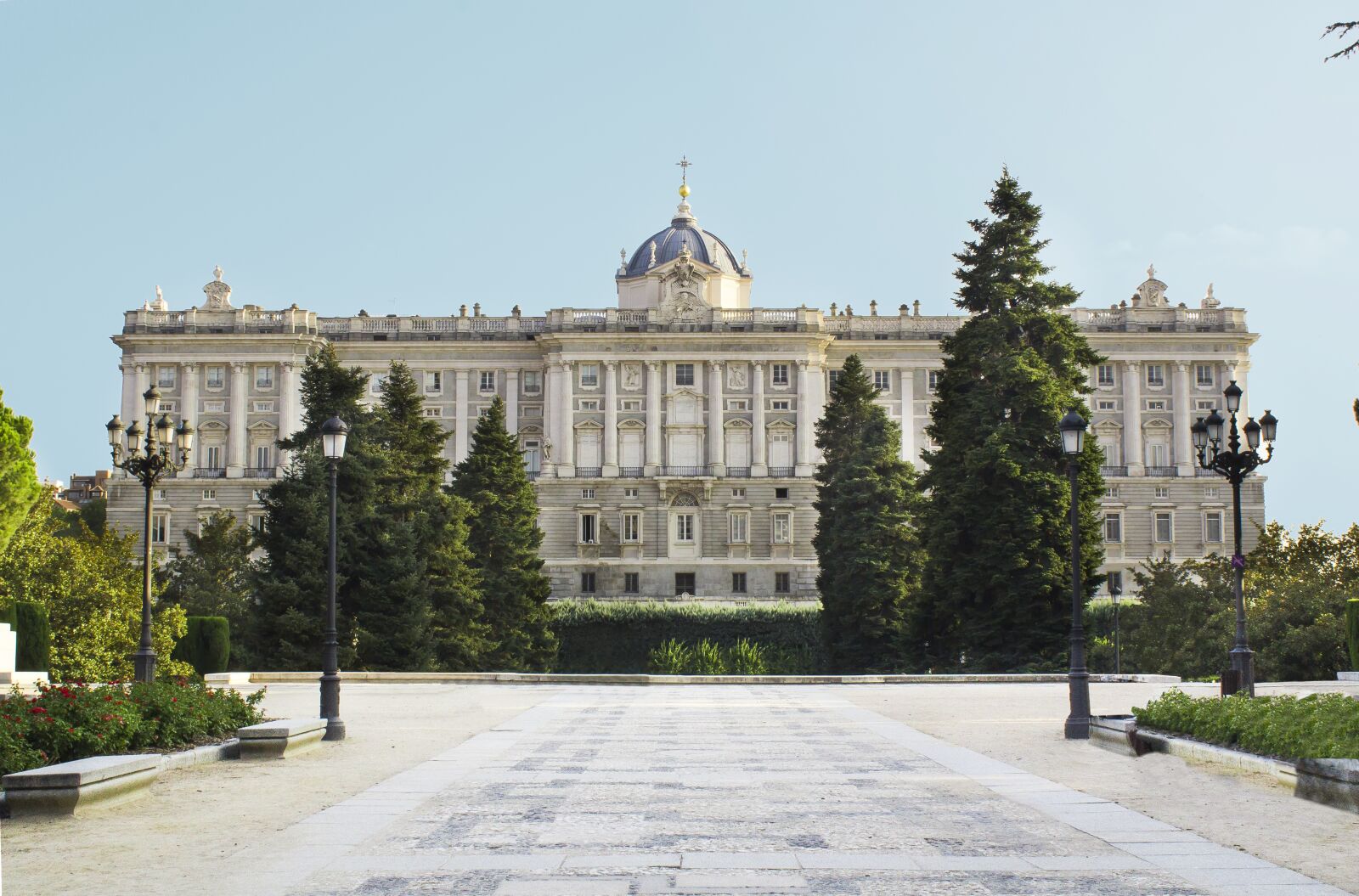 Canon EOS 1200D (EOS Rebel T5 / EOS Kiss X70 / EOS Hi) sample photo. City, madrid, architecture photography