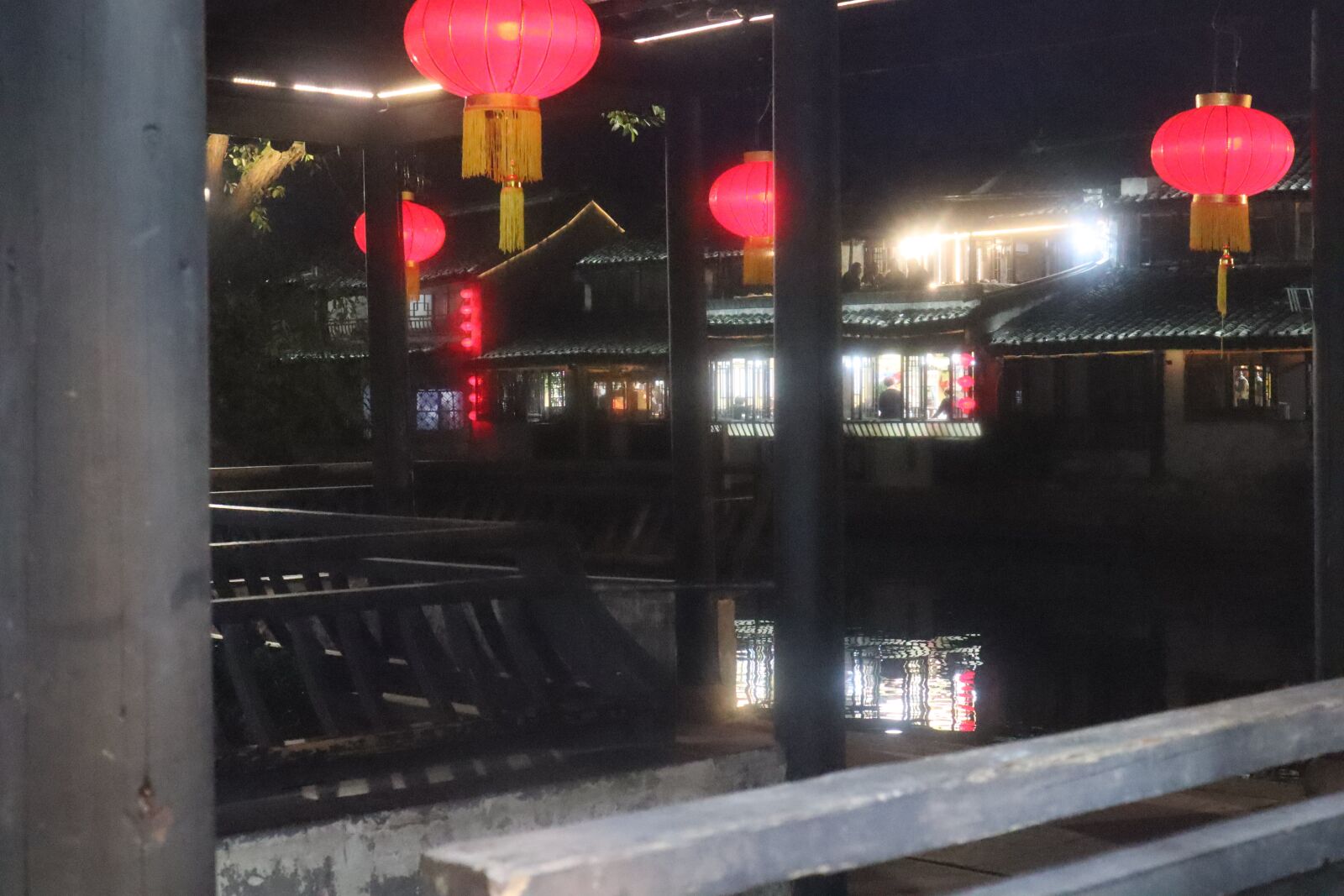 Canon EF-M 15-45mm F3.5-6.3 IS STM sample photo. Southern town, night, lantern photography