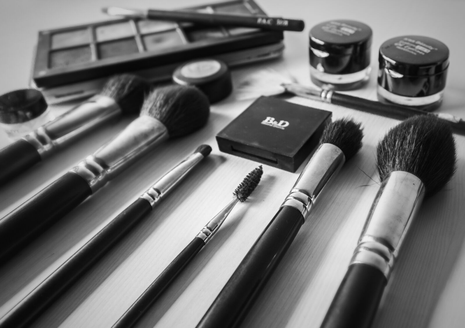Canon EOS 700D (EOS Rebel T5i / EOS Kiss X7i) sample photo. Black white, flat lay photography