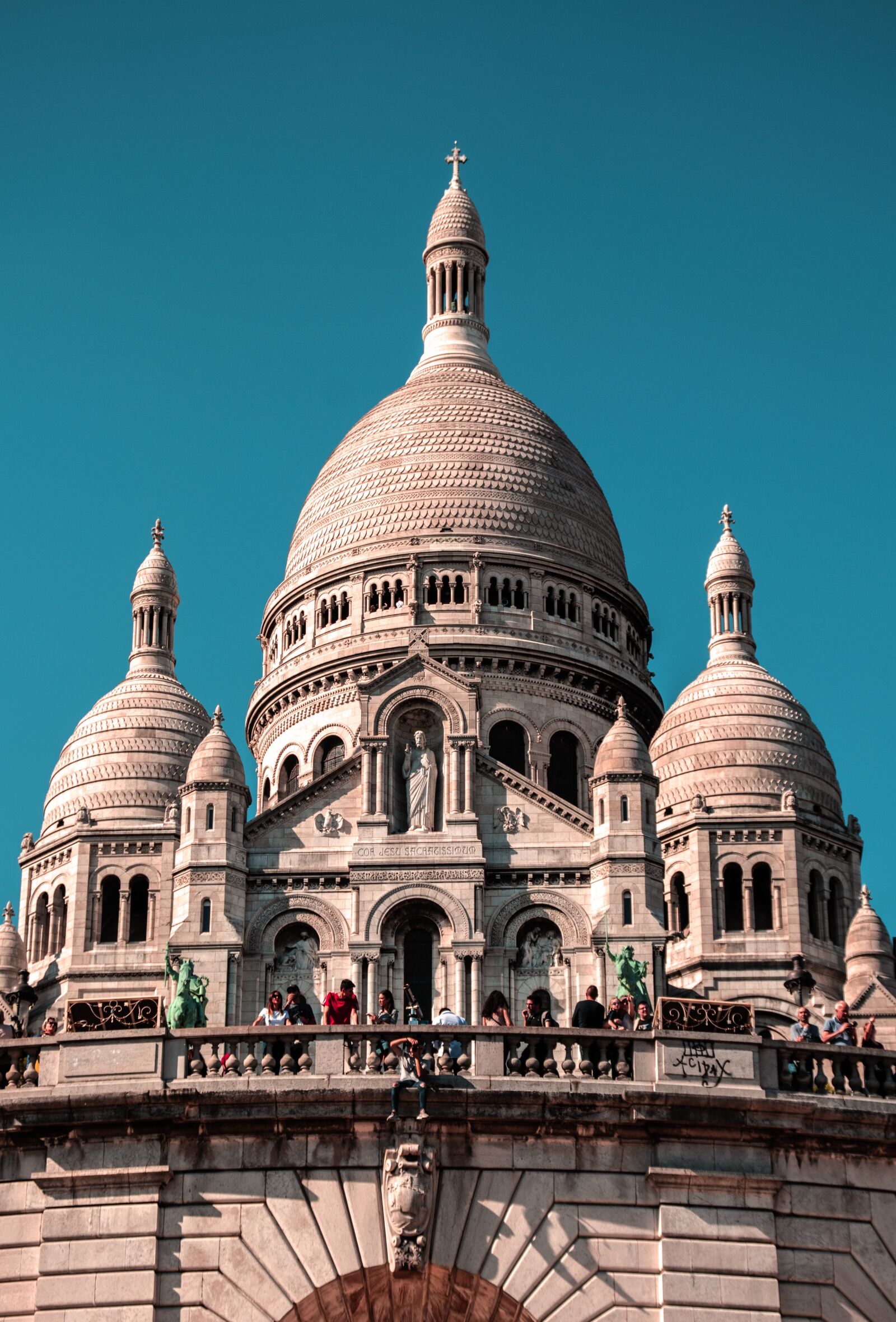 Canon EOS 77D (EOS 9000D / EOS 770D) sample photo. Paris, montmartre, sacred heart photography