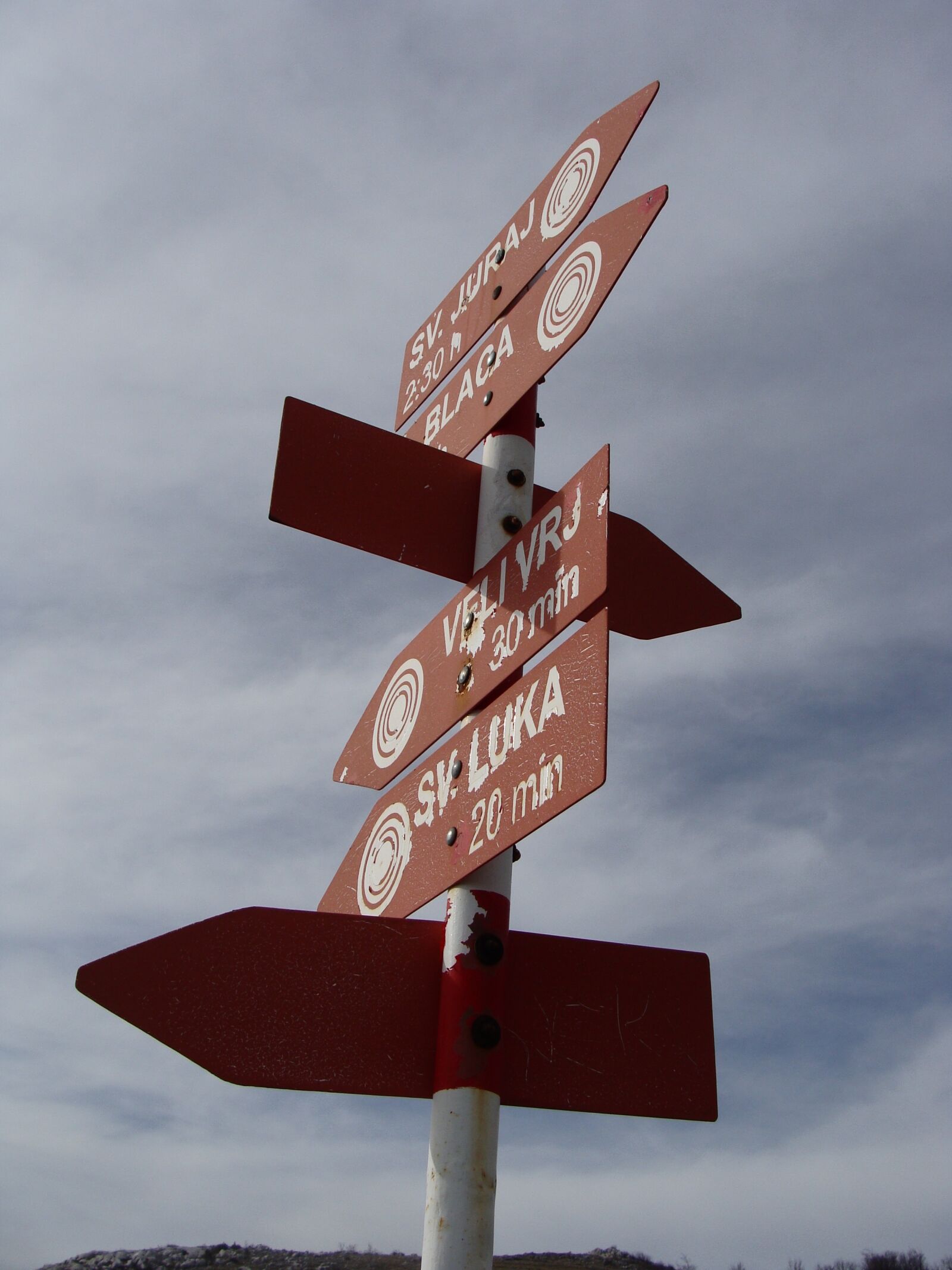 Sony Cyber-shot DSC-H10 sample photo. Where, sign, mountain photography