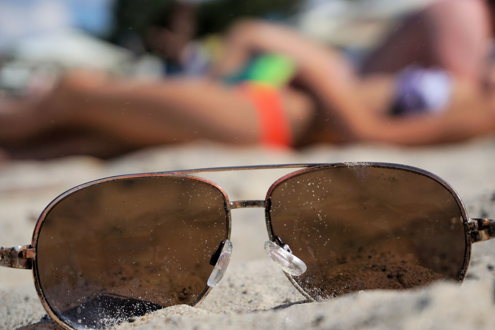 Sony a6000 sample photo. Sunglasses, bikini, beach photography
