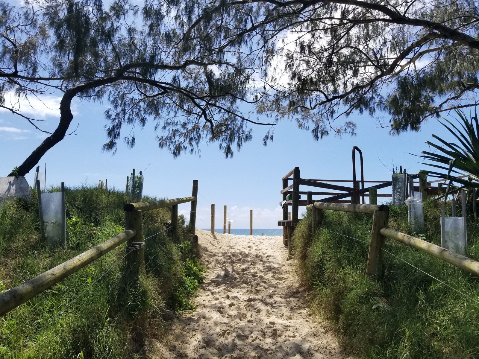 Samsung Galaxy S8 sample photo. Beach, vacation, blue skies photography