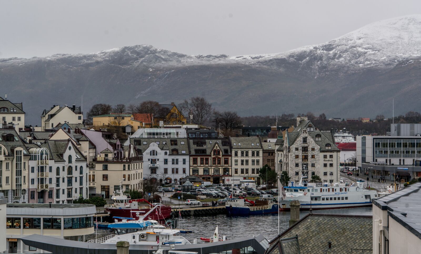 Sony a7R II + Sony FE 24-240mm F3.5-6.3 OSS sample photo. Norway coast, alesund, mountains photography