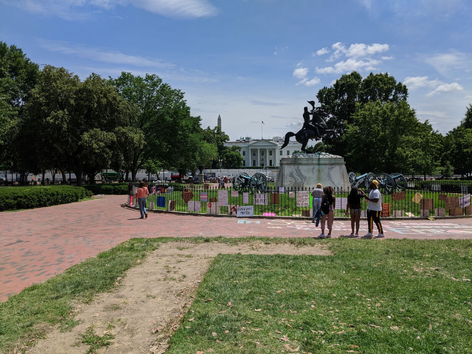 Google Pixel 2 sample photo. White house, black lives photography