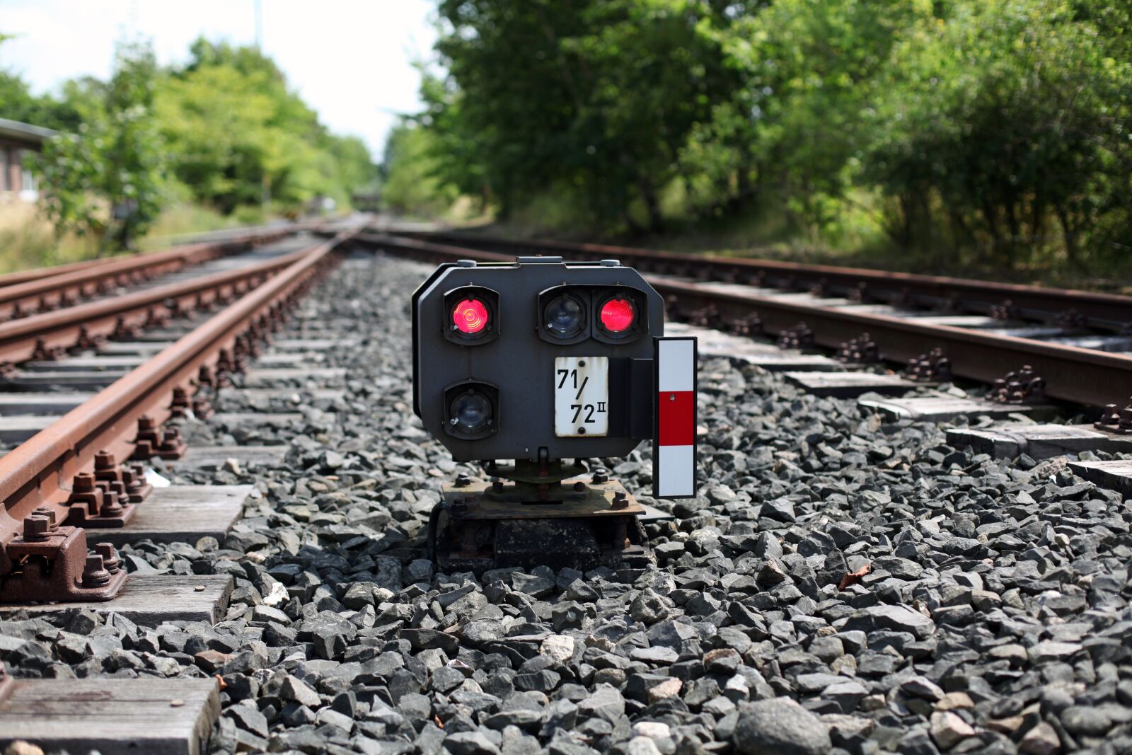 Canon EOS 5D Mark II sample photo. Gleise, signal, rails photography