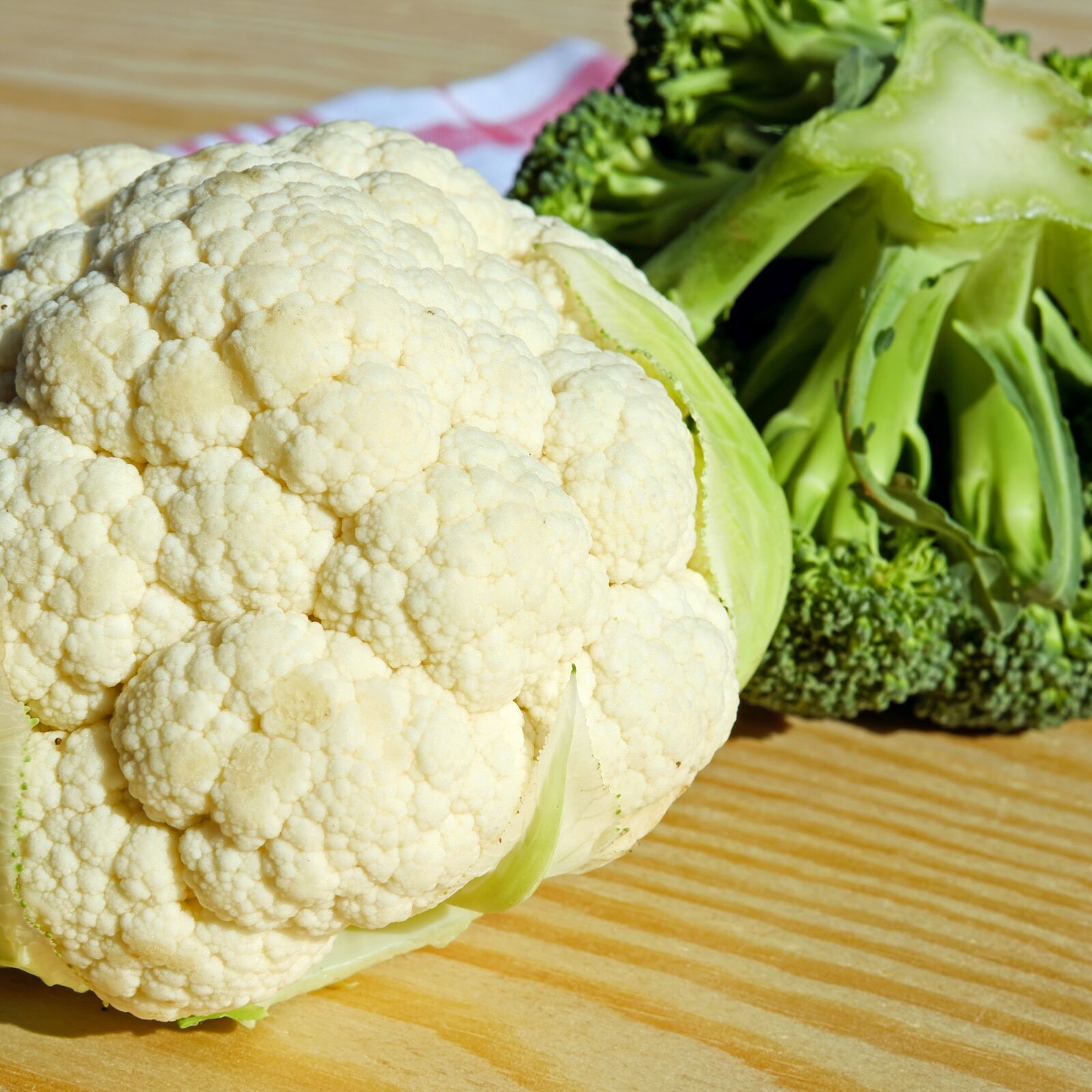 Fujifilm X-T10 + Fujifilm XF 35mm F1.4 R sample photo. Cauliflower, broccoli, vitamins photography