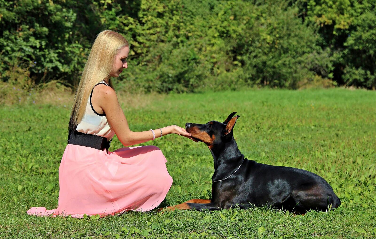 Canon EOS 600D (Rebel EOS T3i / EOS Kiss X5) sample photo. Doberman, dog, blonde girl photography