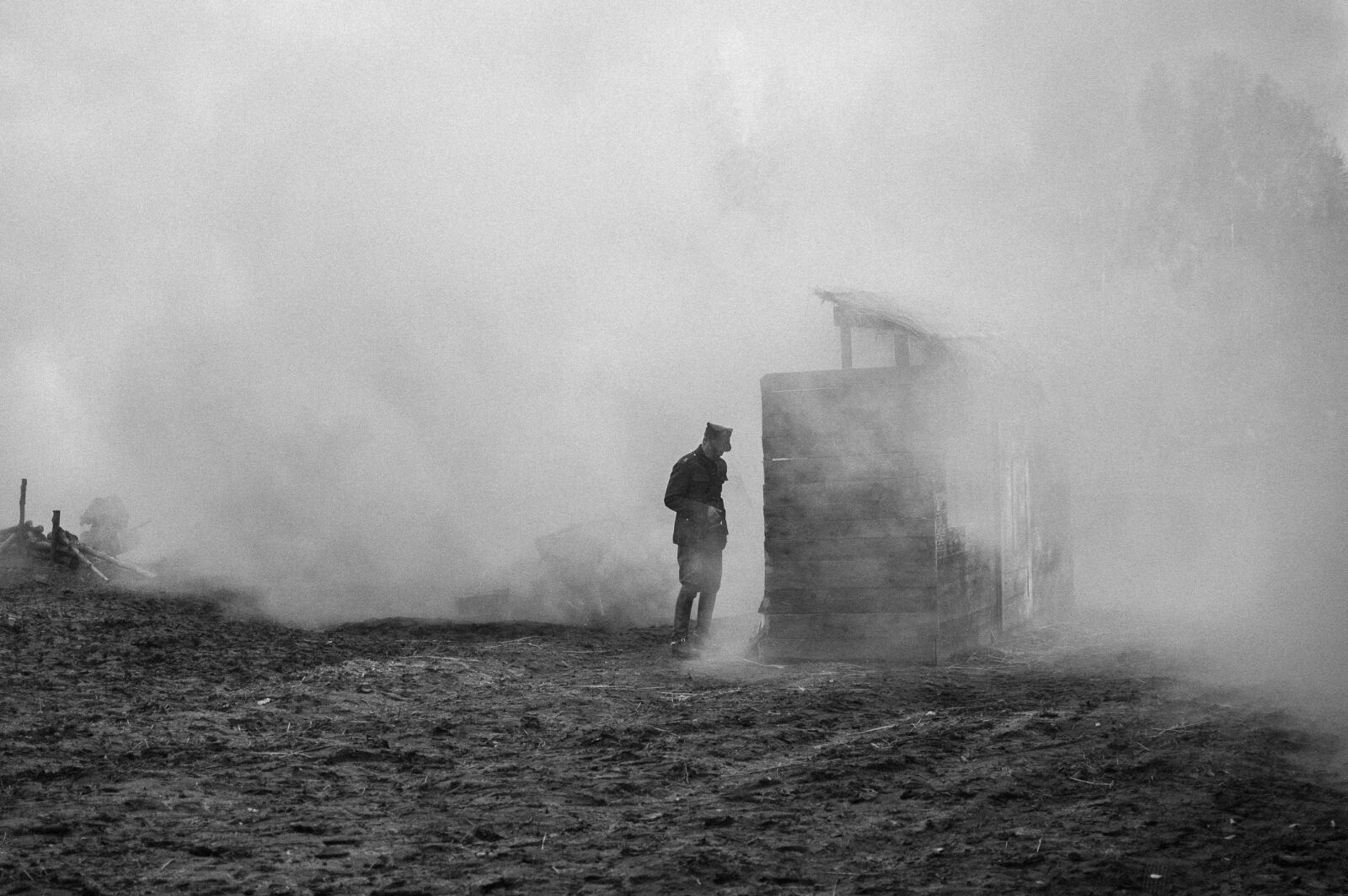 Nikon D40 sample photo. Smoke, man, soldier, ground photography