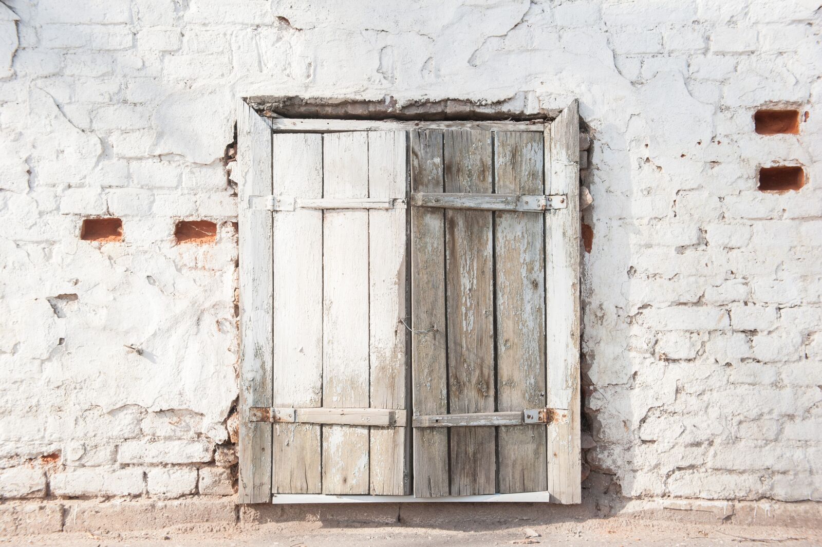 Nikon D700 sample photo. White wall, red brick photography