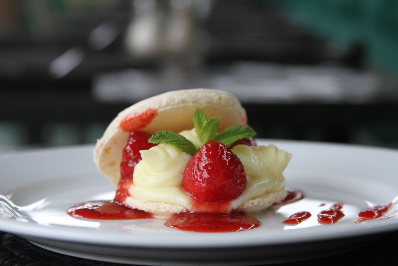 Canon EOS 7D sample photo. Dessert, macaroon, strawberry photography