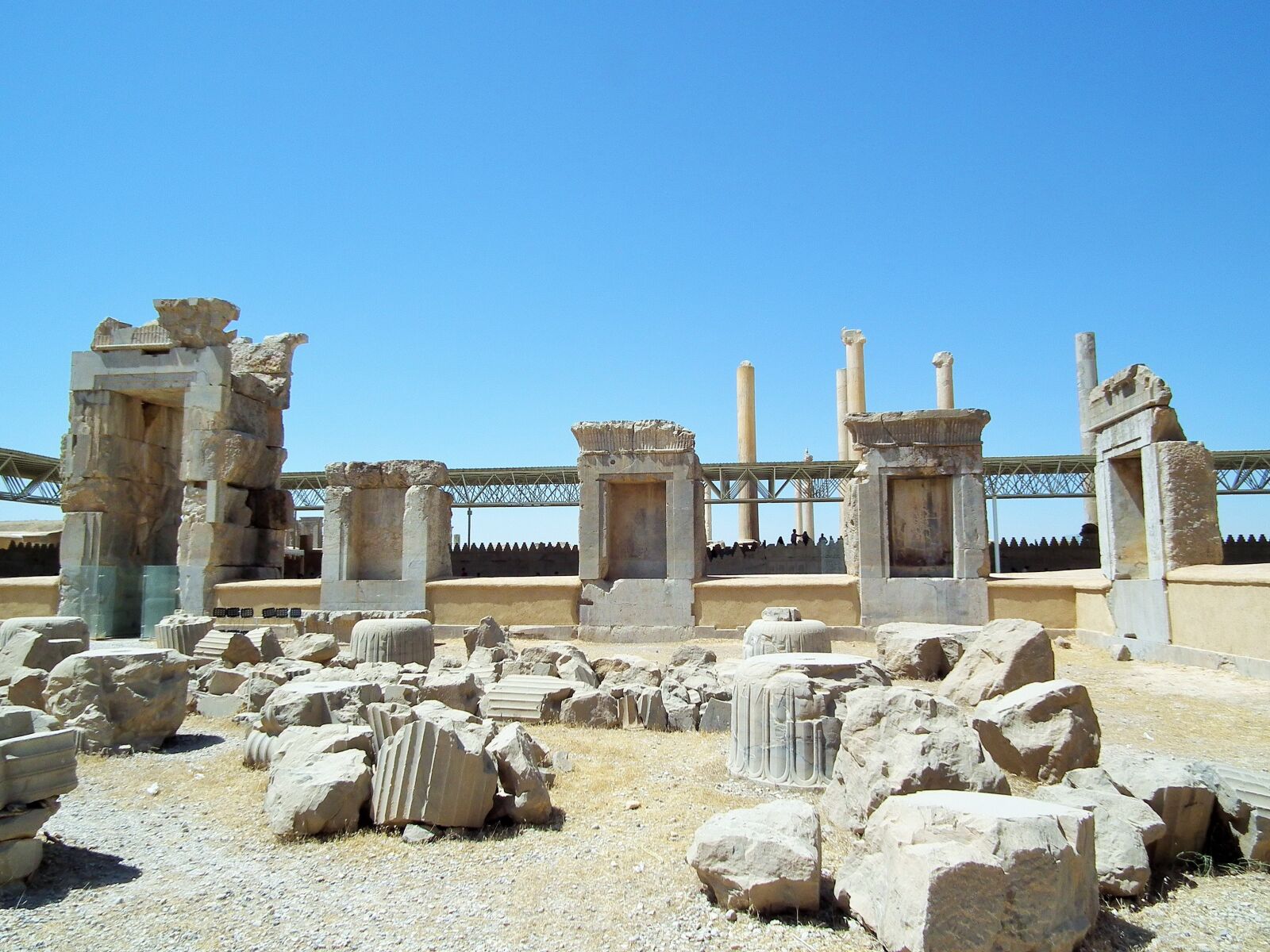 FujiFilm FinePix HS10 (FinePix HS11) sample photo. Ancient ruins, persepolis, shiraz photography