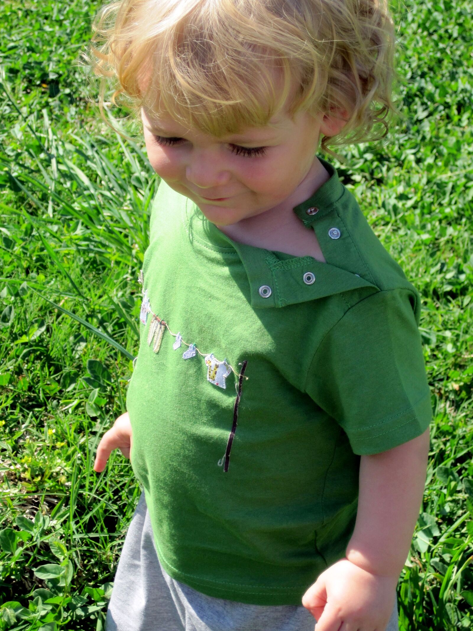 Canon PowerShot SD1200 IS (Digital IXUS 95 IS / IXY Digital 110 IS) sample photo. Child, lawn, garden photography