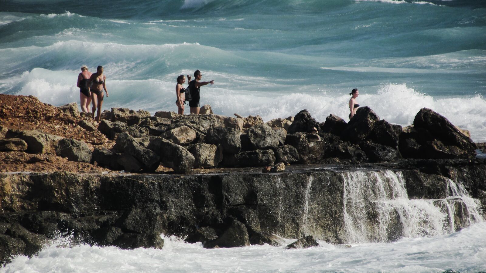 Canon PowerShot SX400 IS sample photo. Wave, smashing, spectacular photography