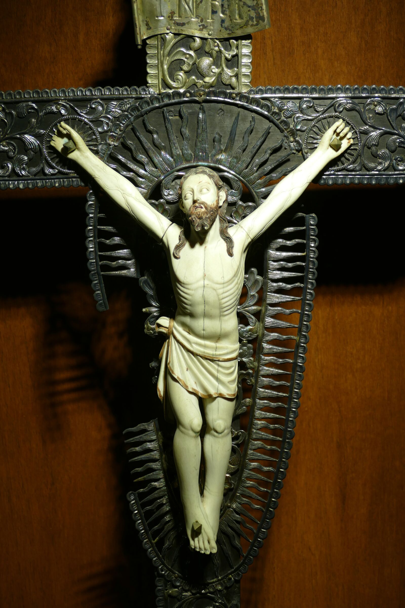 Panasonic Lumix DMC-FZ1000 sample photo. Cross, crucifix, jesus photography