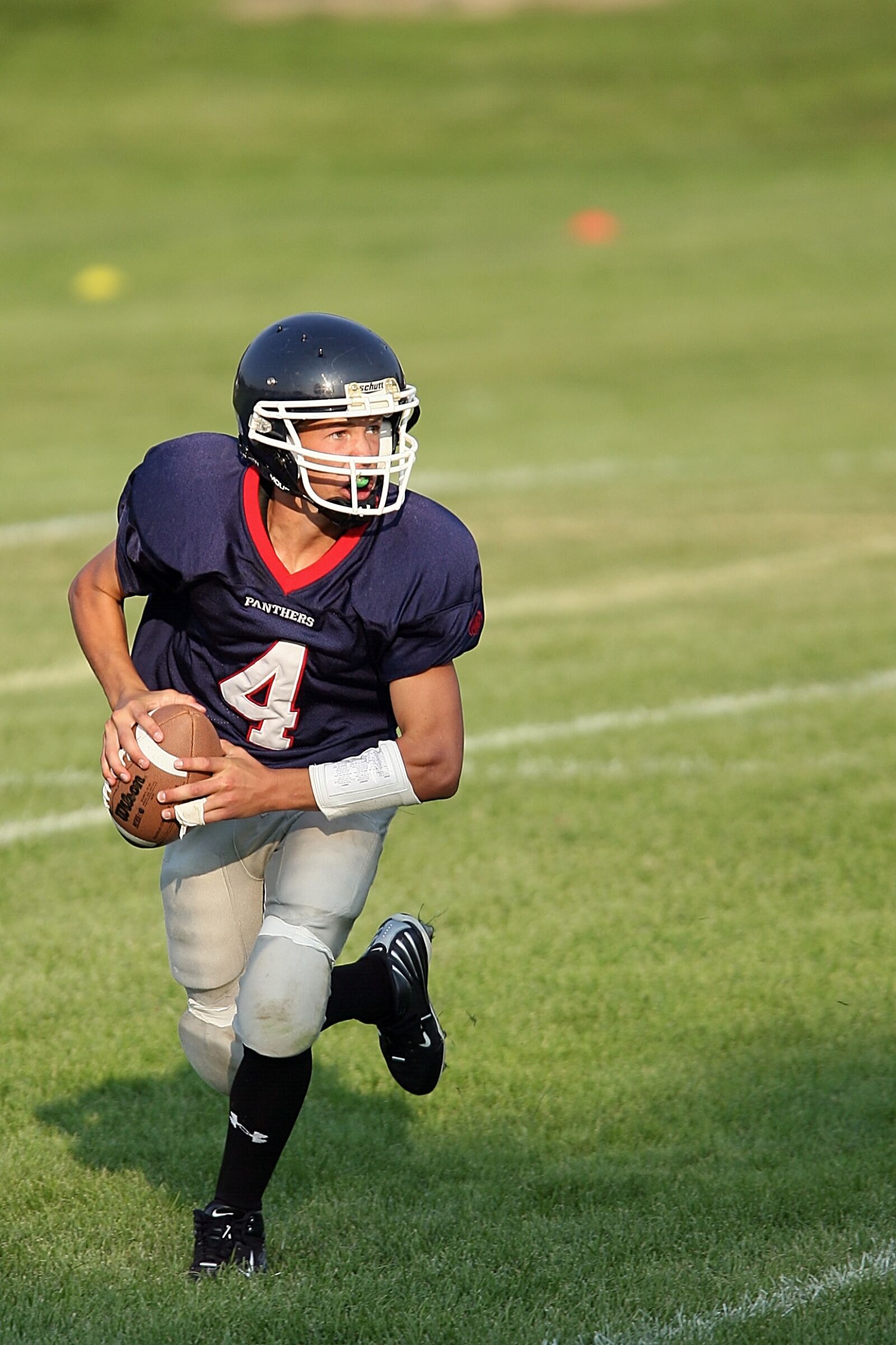 Canon EOS-1D Mark II N sample photo. Quarterback, football, passer photography