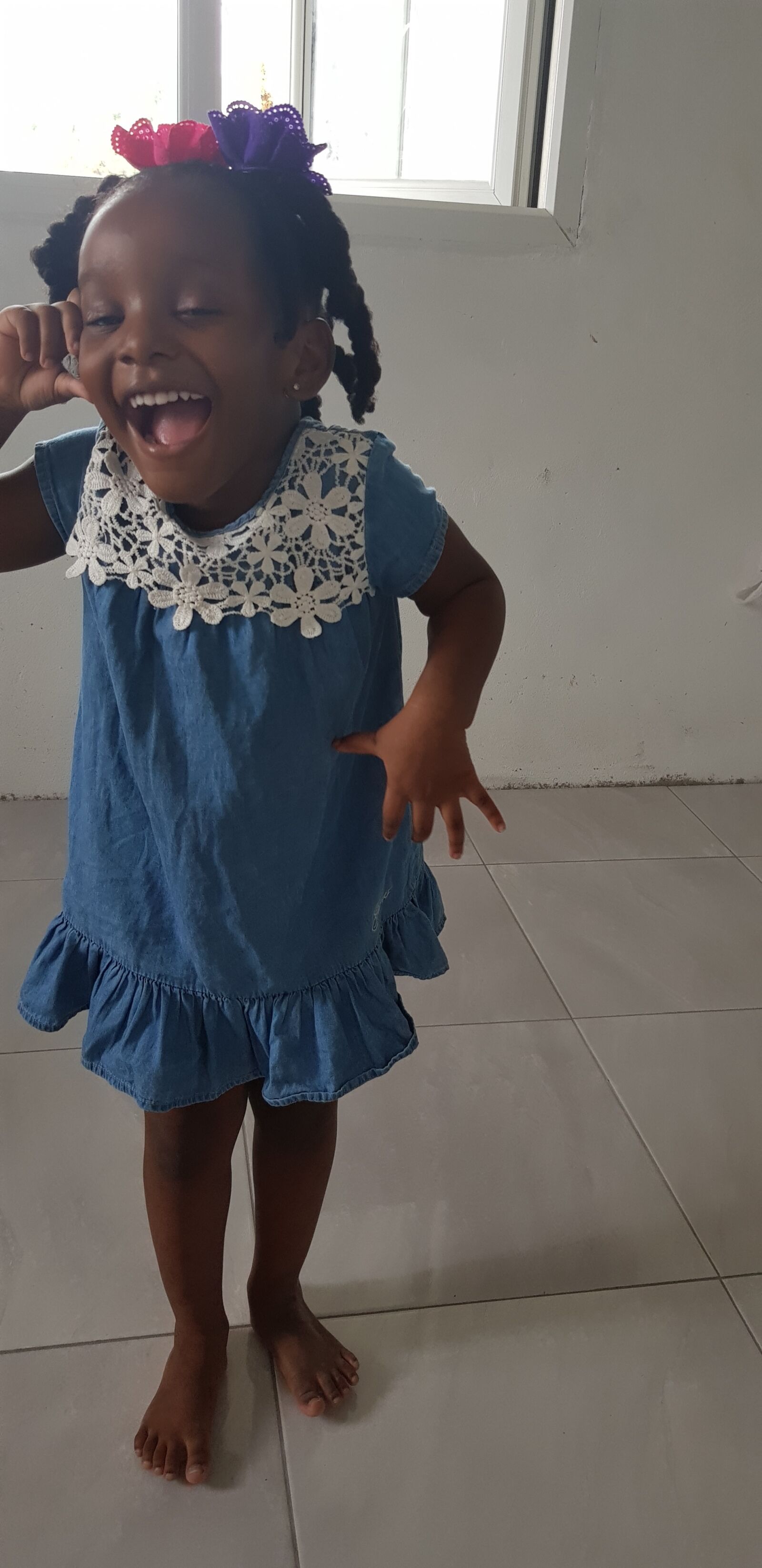 Samsung Galaxy S8+ sample photo. Laughing, happy, girl photography