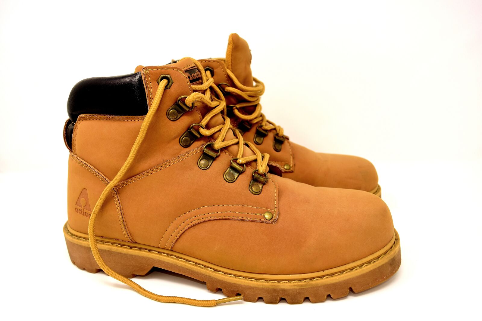 Nikon D7200 sample photo. Hiking shoes, boots, leather photography