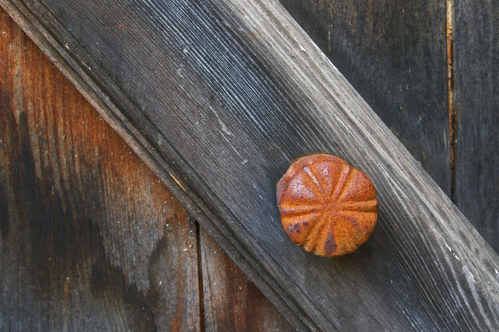 Pentax *ist DL2 sample photo. Door handle, age handle photography