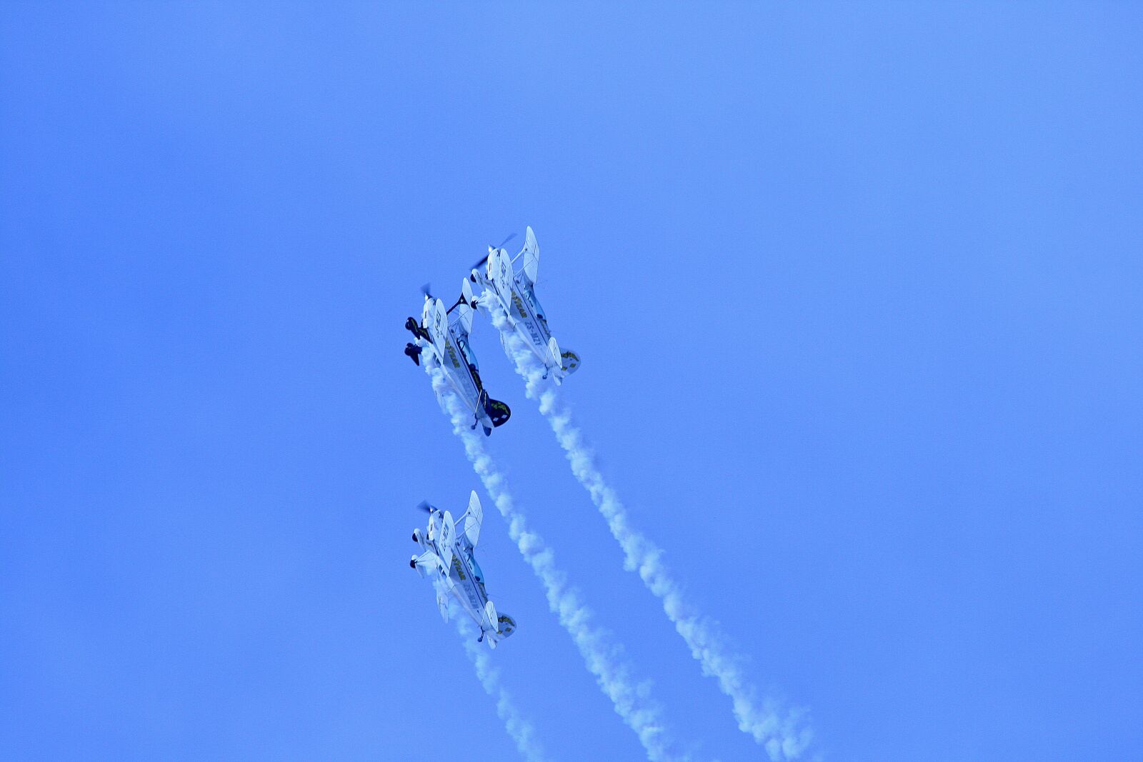 Canon EOS 400D (EOS Digital Rebel XTi / EOS Kiss Digital X) sample photo. Pitts special, team, aircraft photography