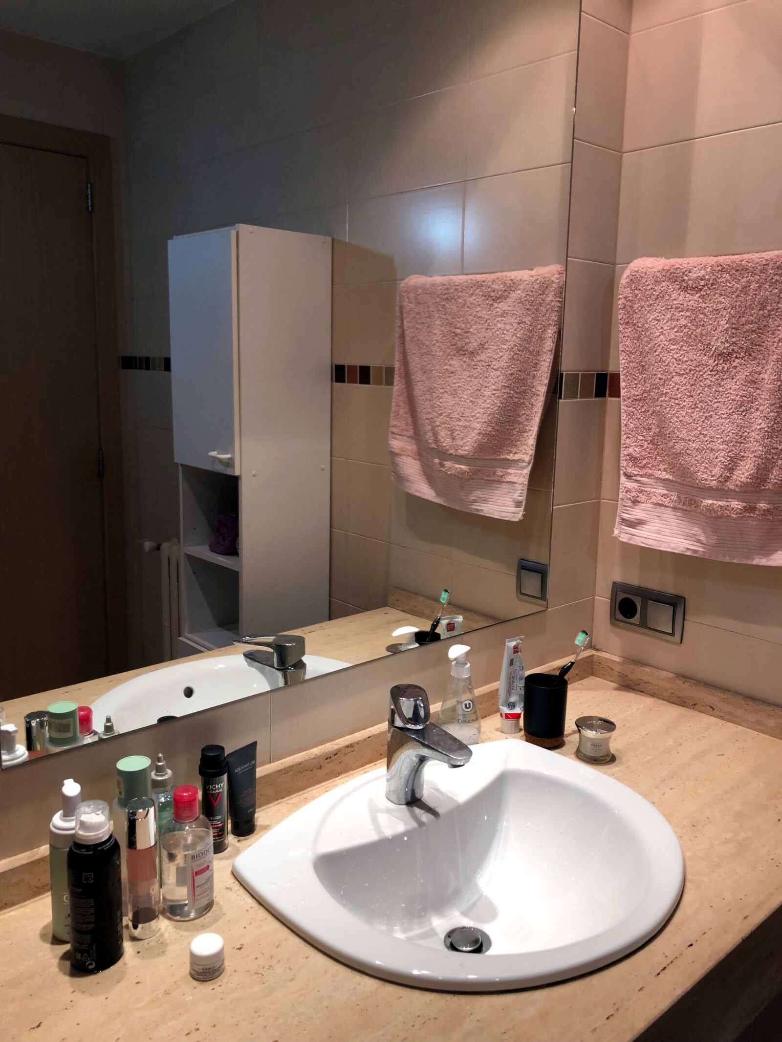 iPhone X back dual camera 4mm f/1.8 sample photo. Sink, bathroom, mirror photography