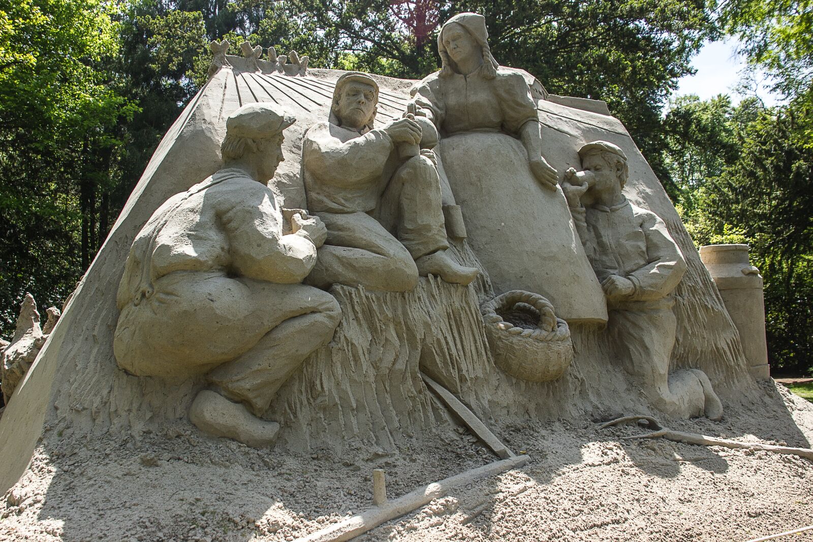 Canon EOS 550D (EOS Rebel T2i / EOS Kiss X4) sample photo. Sand sculpture, art, sand photography