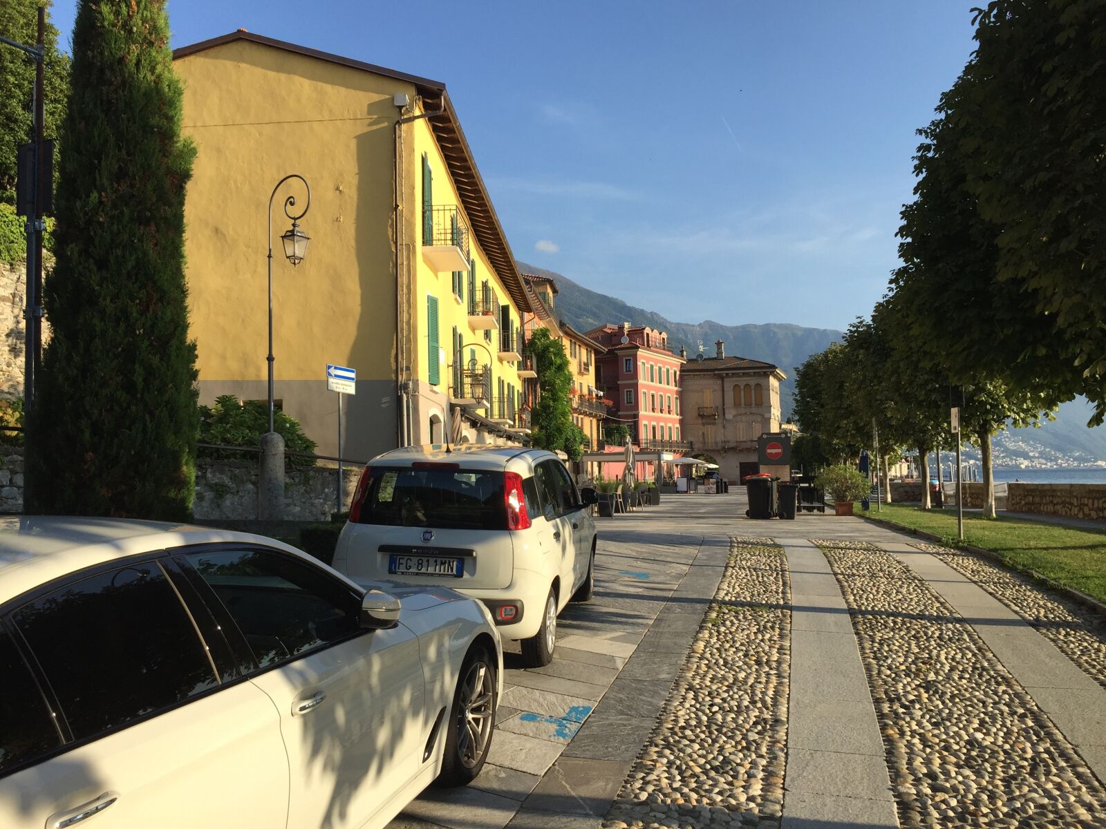 iPhone 6 back camera 4.15mm f/2.2 sample photo. Cannobio, promenade, lago maggiore photography