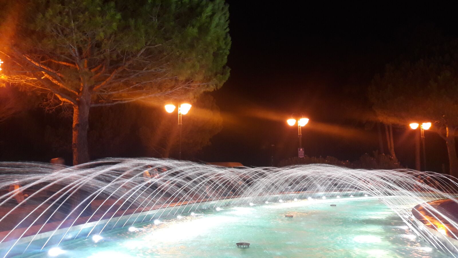 Samsung Galaxy A5(2016) sample photo. Fountain, bibione, italy photography