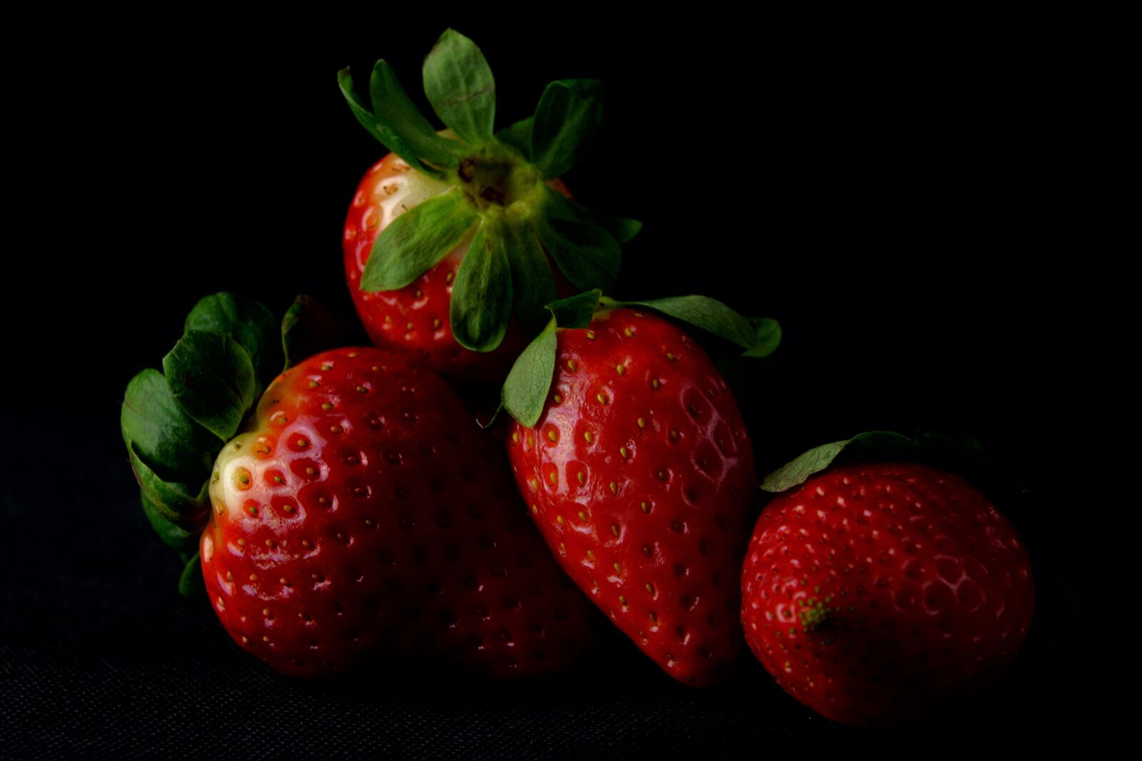 Sony ILCA-77M2 sample photo. Fruit, strawberry, eating photography