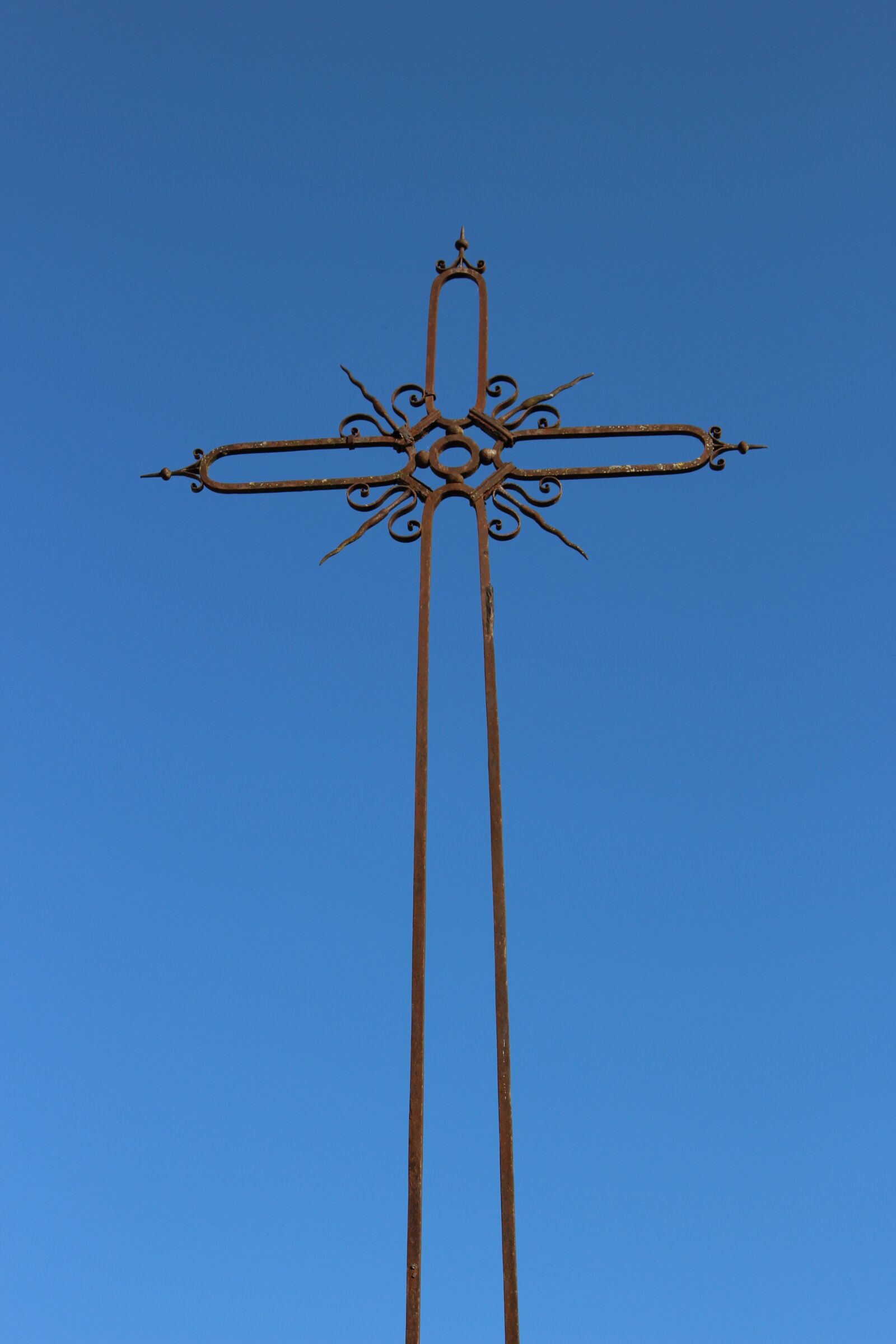 Canon EOS 100D (EOS Rebel SL1 / EOS Kiss X7) sample photo. Cross, sky, blue photography