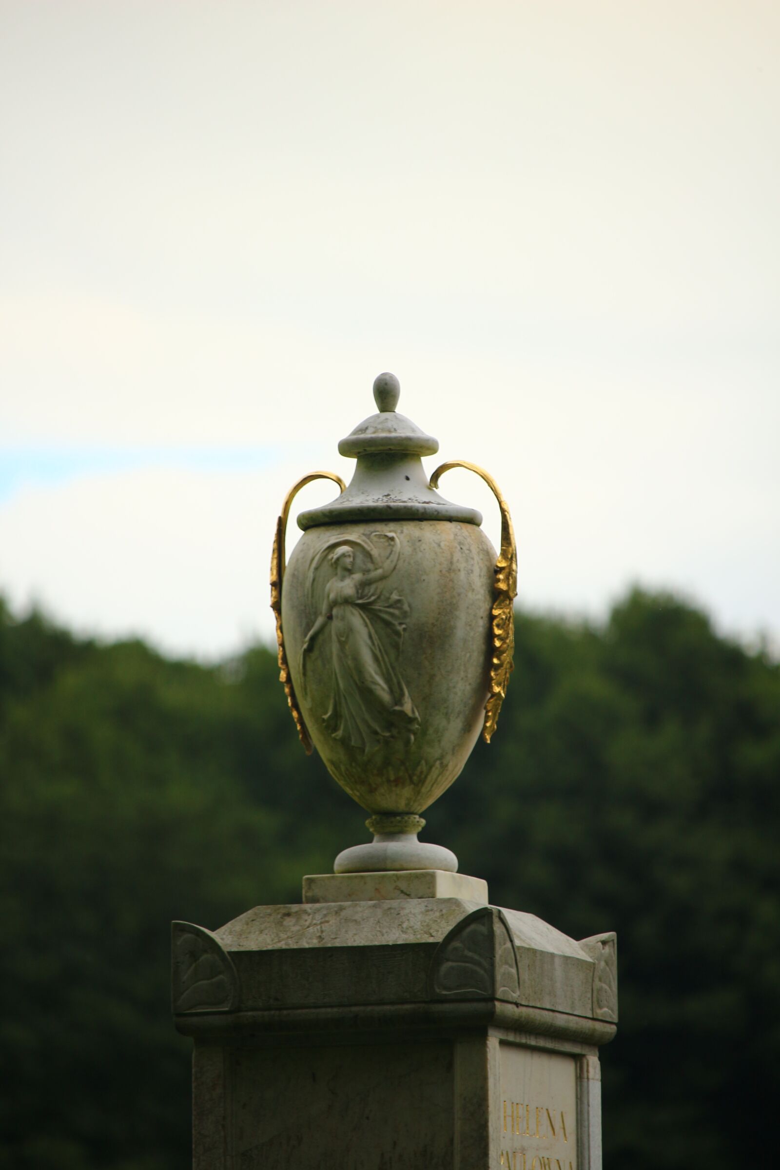 Canon EOS 100D (EOS Rebel SL1 / EOS Kiss X7) sample photo. Vase, monument, sculpture photography