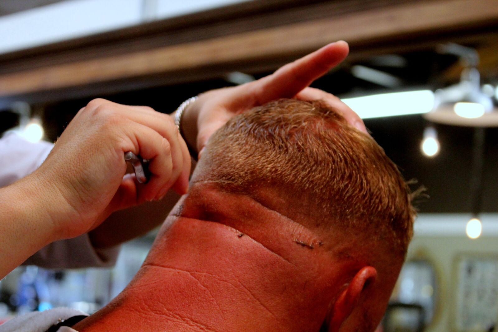Canon EOS 550D (EOS Rebel T2i / EOS Kiss X4) sample photo. Barber, razor, hair cut photography