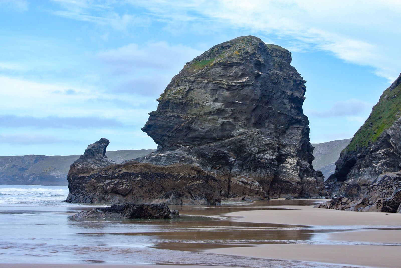 Nikon 1 J1 sample photo. Beach, blue, sky, cliff photography