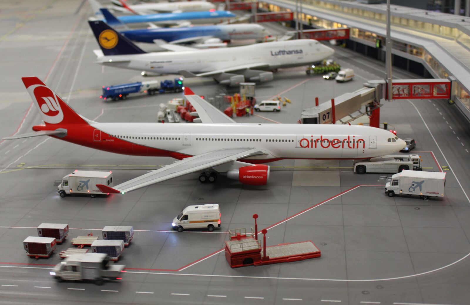 Canon EOS 500D (EOS Rebel T1i / EOS Kiss X3) sample photo. Miniature, wonderland, air berlin photography