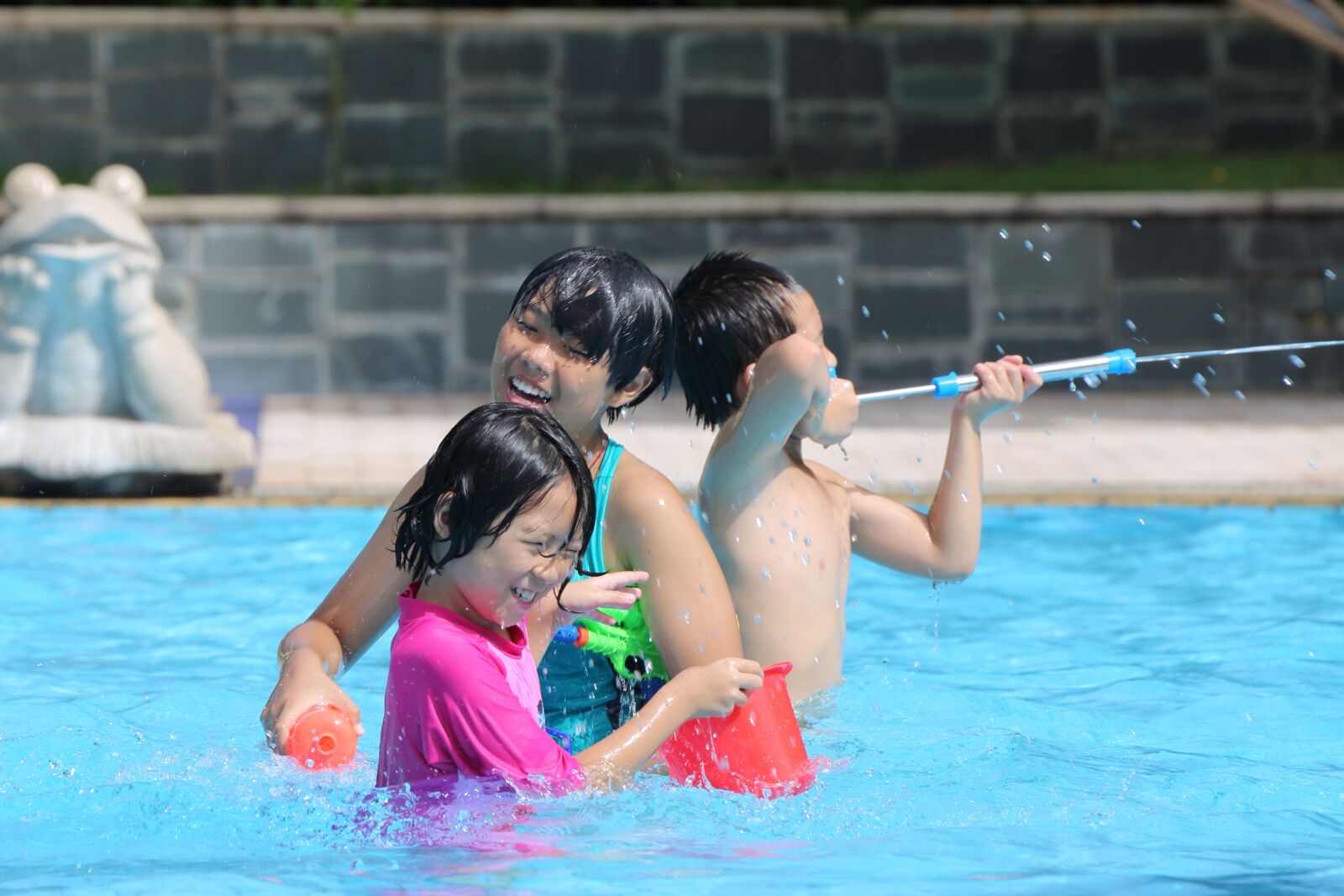 Canon EOS 5D Mark III + Canon EF 28-300mm F3.5-5.6L IS USM sample photo. Game, kids, paddle photography