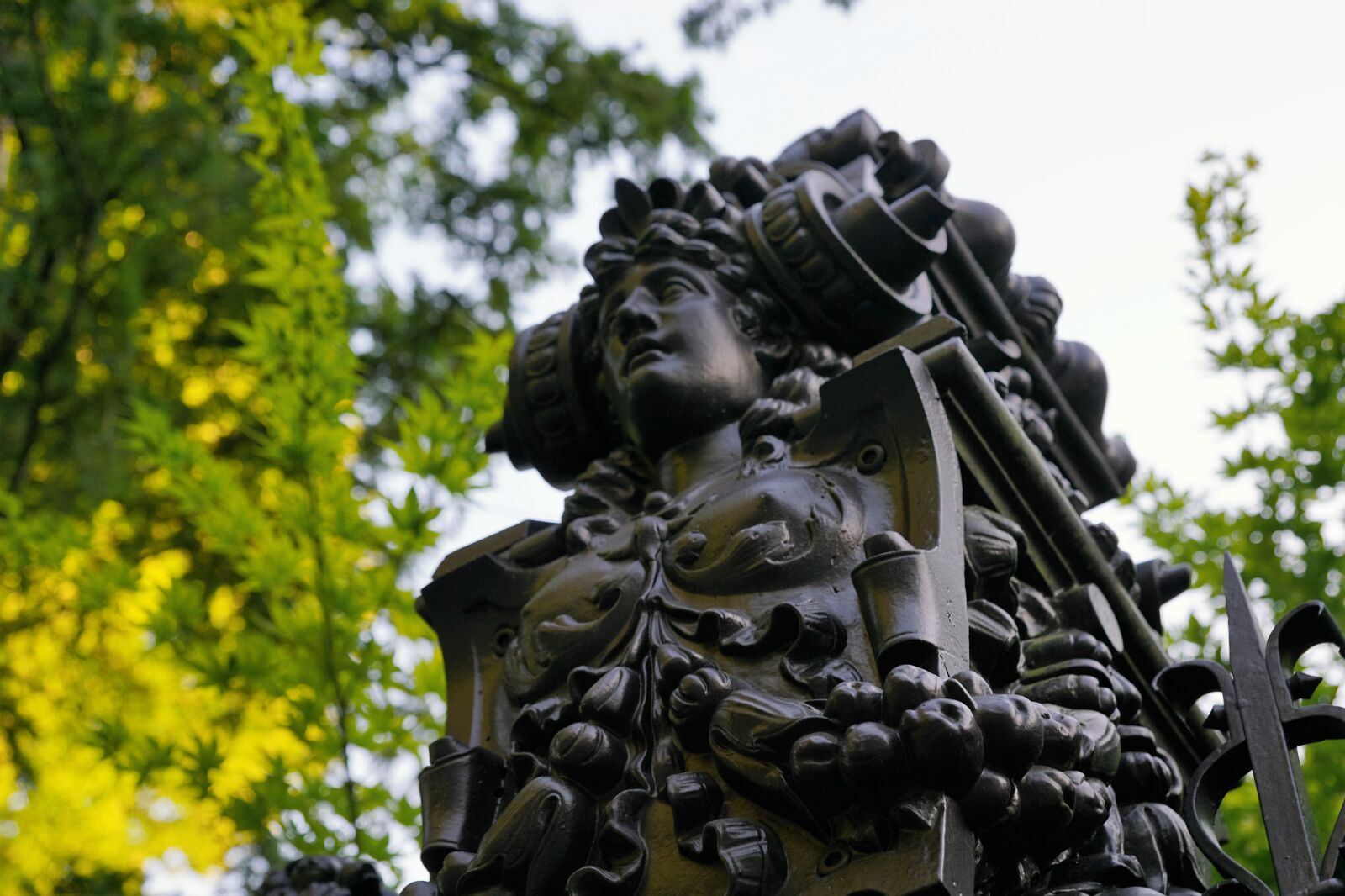 Sony ILCA-77M2 + Sony DT 16-50mm F2.8 SSM sample photo. Patumbah, villa, statue photography