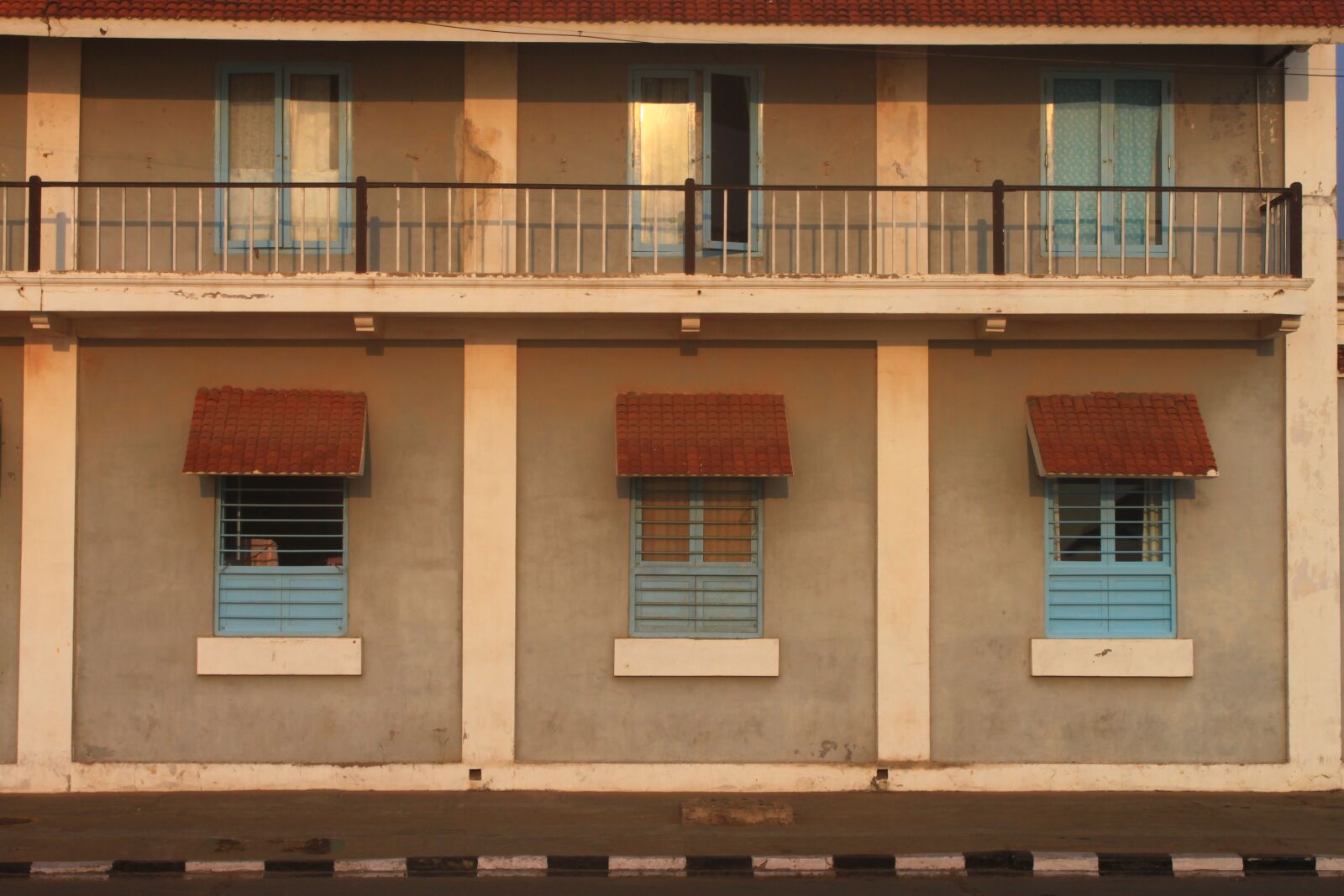 Canon EOS 500D (EOS Rebel T1i / EOS Kiss X3) sample photo. Windows, house, architecture photography