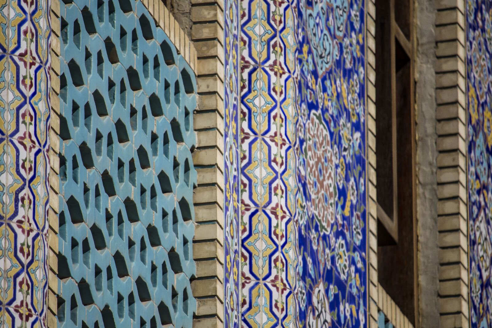 Canon EF-S 55-250mm F4-5.6 IS STM sample photo. Azzurro, blu, dubai, emirates photography
